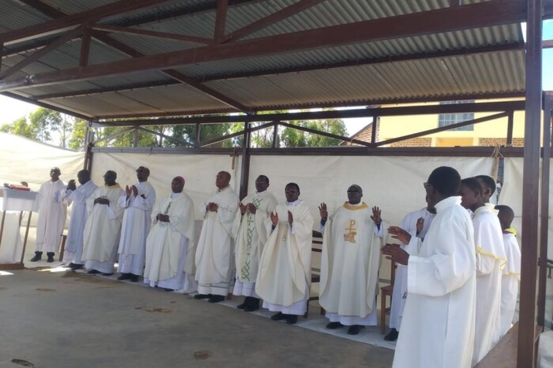 RUTANA :CLOTURE DU MOIS MARIAL AU SANCTUAIRE DE  RUGEREGERE