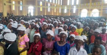 CELEBRATION DE LA FETE-DIEU ET PREMIERE COMMUNION A LA PAROISSE KIGUHU