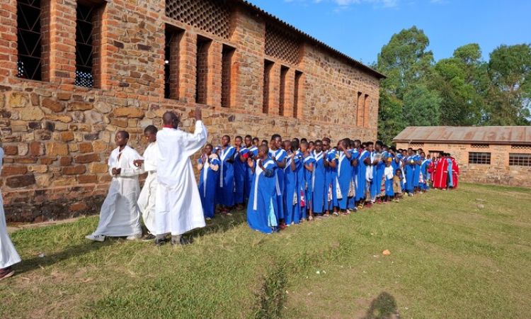 LES CHORISTES AU SERVICE DU SACRE COEUR DE JESUS