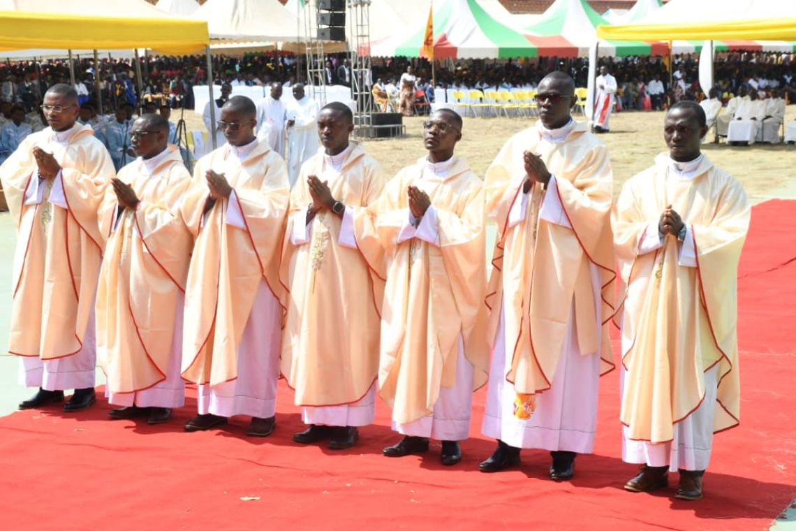 PAROISSE BURANIRO : UN JUBILE DE 75 ANS MARQUE PAR UNE GRANDE MOISSON D’ORDINATIONS SACERDOTALES
