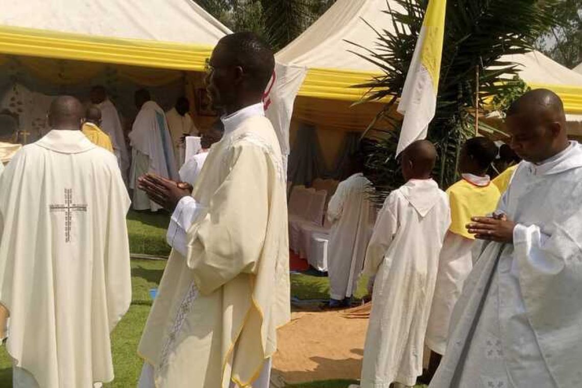 UNE GRANDE JOIE A LA SUCCURSALE NYAMABERE : UN PRETRE RECEMMENT ORDONNE CELEBRE SA MESSE D’ACTION DE GRACE