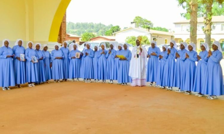 ENCORE UN CADEAU POUR L’EGLISE AU BURUNDI A TRAVERS L’INSTITUT DES SŒURS BENE-BERNADETA !