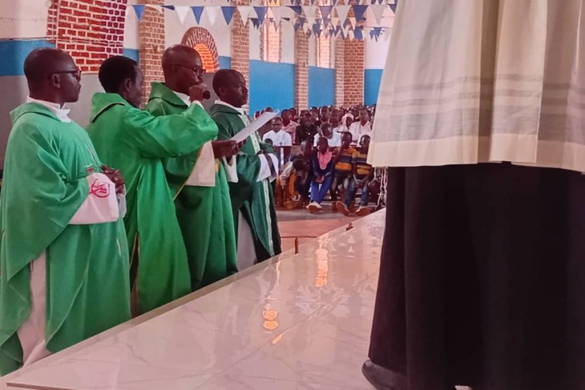 KIBUMBU : UNE PASSATION PASTORALE SOLENNELLE ENTRE CURES