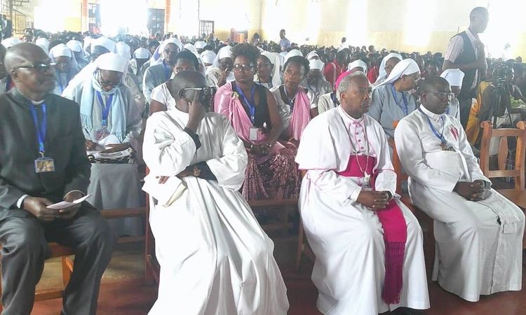 ENSEIGNEMENT SUR LES RELIQUES DE SAINTE THERESE DE L'ENFANT JESUS A LA PAROISSE SHANGA