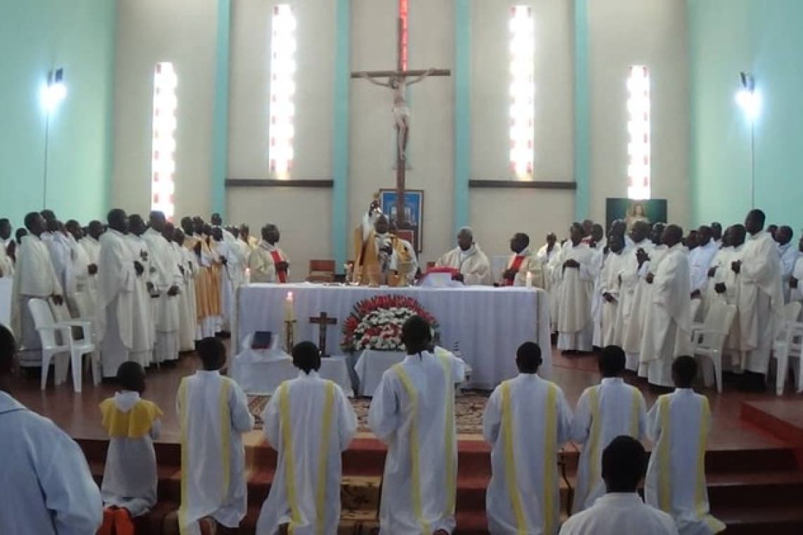 LE VICAIRE GENERAL DE BURURI A CELEBRE SON JUBILE D'ARGENT DE VIE SACERDOTALE